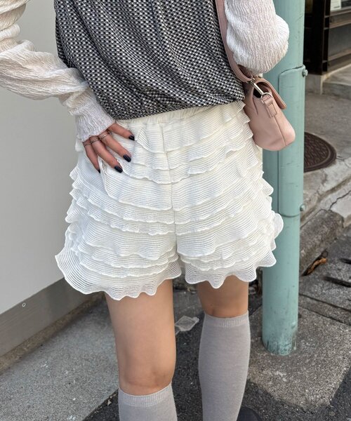 CIAOPANIC(チャオパニック)の「ティアードフリルショートパンツ(その他パンツ・レディース・ブラック/ホワイト・ONE SIZE)」の14枚目の写真