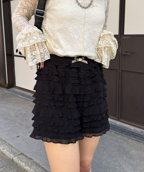 CIAOPANIC(チャオパニック)の「ティアードフリルショートパンツ(その他パンツ・レディース・ブラック/ホワイト・ONE SIZE)」の3枚目の写真