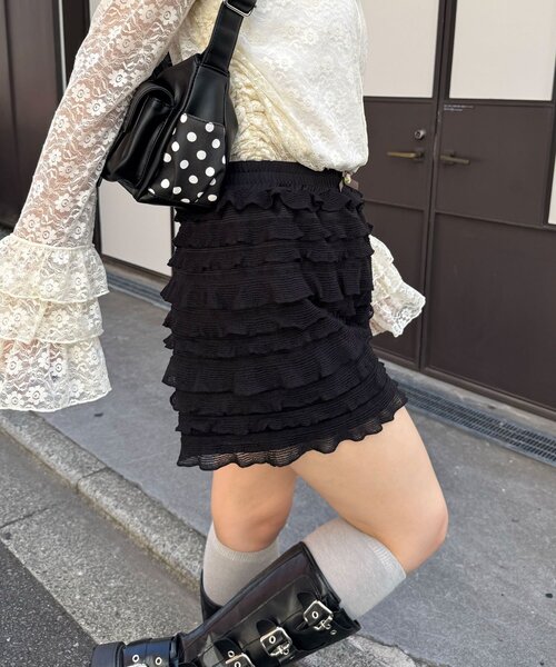 CIAOPANIC(チャオパニック)の「ティアードフリルショートパンツ(その他パンツ・レディース・ブラック/ホワイト・ONE SIZE)」の4枚目の写真