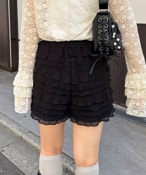 CIAOPANIC(チャオパニック)の「ティアードフリルショートパンツ(その他パンツ・レディース・ブラック/ホワイト・ONE SIZE)」の5枚目の写真
