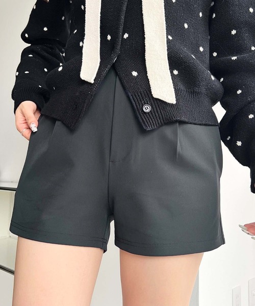 moment+(モーメントプラス)の「フロントタックコンパクトショートパンツ(その他パンツ・レディース・チャコールグレー/ブラウン/アイボリー/ブラック・M)」の3枚目の写真