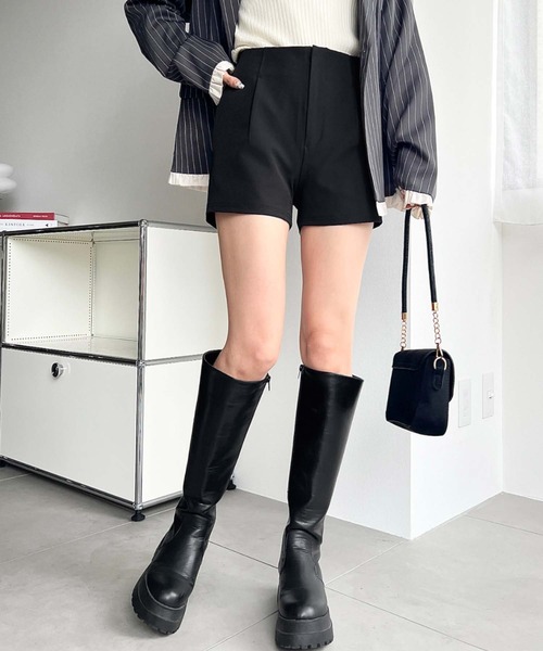 moment+(モーメントプラス)の「フロントタックコンパクトショートパンツ(その他パンツ・レディース・チャコールグレー/ブラウン/アイボリー/ブラック・M)」の15枚目の写真