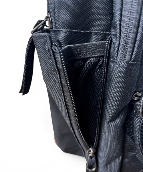 CHELSEA New York（チェルシーニューヨーク）の「ユニスクエアリュック_16L（バックパック/リュック・メンズ・ブラック×ブラック/ブラック系その他3/ホワイト系3/チャコールグレー・FREE）」の19枚目の写真