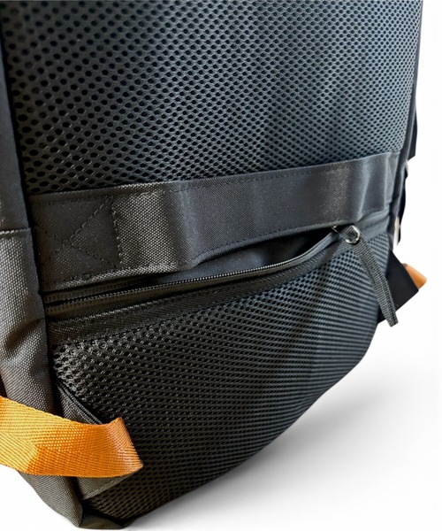 CHELSEA New York（チェルシーニューヨーク）の「ユニスクエアリュック_16L（バックパック/リュック・メンズ・ブラック×ブラック/ブラック系その他3/ホワイト系3/チャコールグレー・FREE）」の20枚目の写真