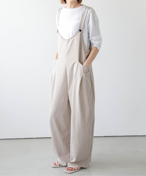 AMELY(エミリー)の「カーブワイドシルエット サロペット(サロペット/オーバーオール・レディース・ブラック/ベージュ/ネイビー/グレー・フリー)」の18枚目の写真