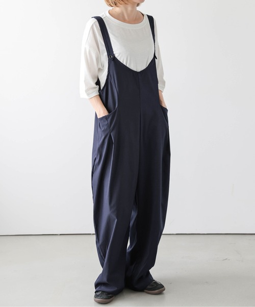 AMELY(エミリー)の「カーブワイドシルエット サロペット(サロペット/オーバーオール・レディース・ブラック/ベージュ/ネイビー/グレー・フリー)」の22枚目の写真