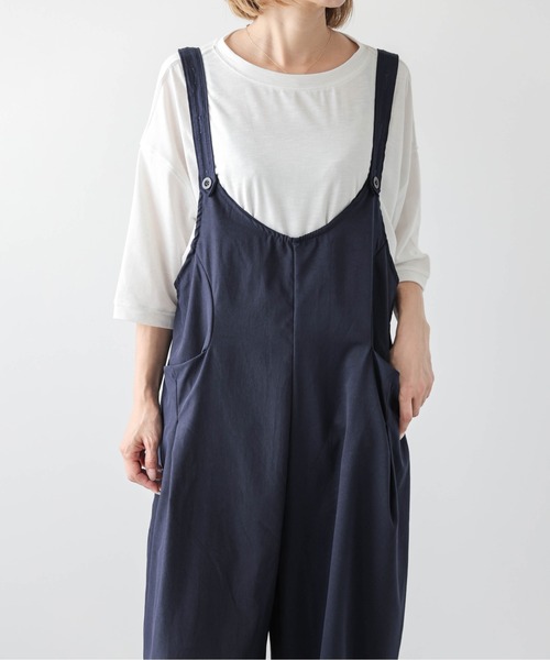 AMELY(エミリー)の「カーブワイドシルエット サロペット(サロペット/オーバーオール・レディース・ブラック/ベージュ/ネイビー/グレー・フリー)」の11枚目の写真