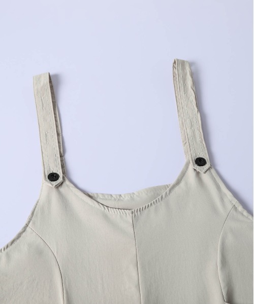 AMELY(エミリー)の「カーブワイドシルエット サロペット(サロペット/オーバーオール・レディース・ブラック/ベージュ/ネイビー/グレー・フリー)」の7枚目の写真
