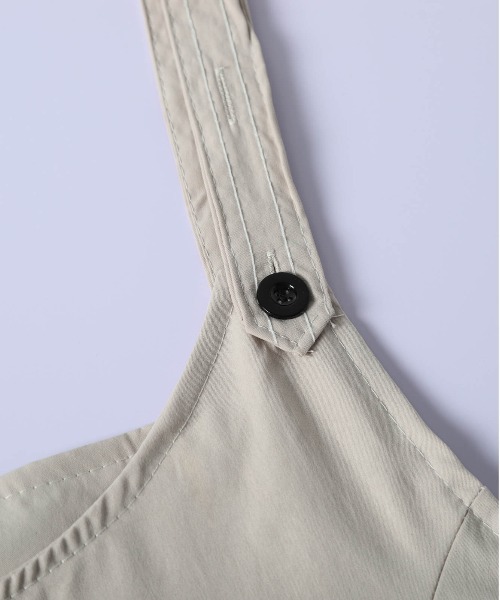 AMELY(エミリー)の「カーブワイドシルエット サロペット(サロペット/オーバーオール・レディース・ブラック/ベージュ/ネイビー/グレー・フリー)」の8枚目の写真