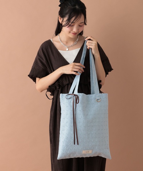 tiny tiny（ティニーティニー）の「レースリボン付きトートバッグ[tiny tiny(ティニーティニー)]（トートバッグ・レディース・ホワイト/ライトブルー・0）」の5枚目の写真
