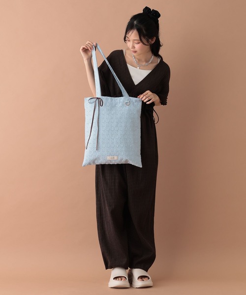tiny tiny（ティニーティニー）の「レースリボン付きトートバッグ[tiny tiny(ティニーティニー)]（トートバッグ・レディース・ホワイト/ライトブルー・0）」の7枚目の写真