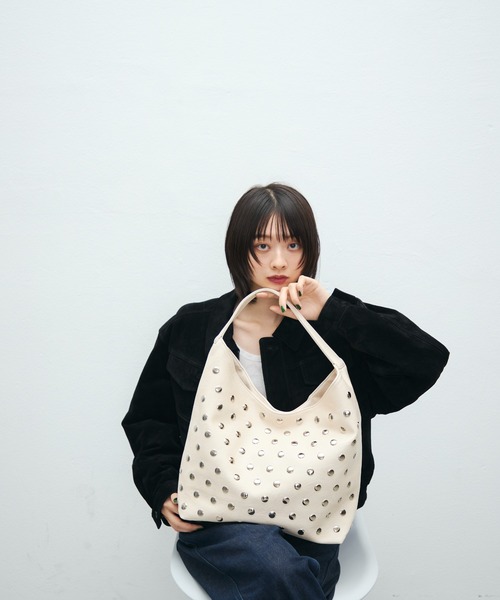 TONER(トナー)の「シルバースタッズワンショルダーバッグ/ドットボタン(ショルダーバッグ・レディース・ホワイト/ブラック/ブラウン/ダークブラウン・FREE)」の6枚目の写真
