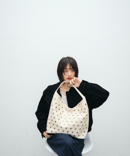 TONER(トナー)の「シルバースタッズワンショルダーバッグ/ドットボタン(ショルダーバッグ・レディース・ホワイト/ブラック/ブラウン/ダークブラウン・FREE)」の7枚目の写真