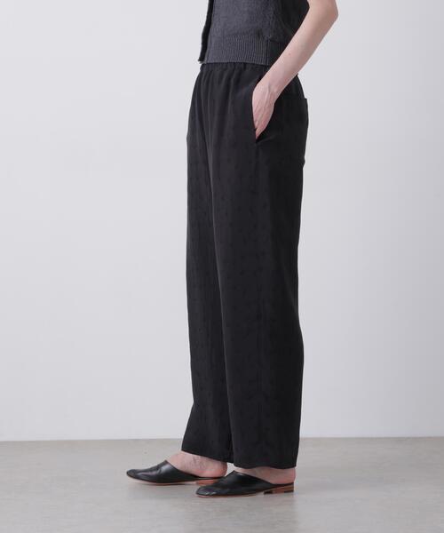 YLEVE(イレーヴ)の「YLEVE / CUPRO JACQUARD TROUSERS(その他パンツ・レディース・グレー系その他4・1)」の3枚目の写真
