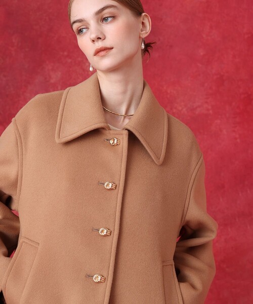 LOULOU WILLOUGHBY(ルルウィルビー)の「シャルムビーバーショートコート(ダッフルコート・レディース・キャメル/レッド/ブラック・2)」の3枚目の写真