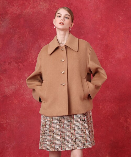 LOULOU WILLOUGHBY(ルルウィルビー)の「シャルムビーバーショートコート(ダッフルコート・レディース・キャメル/レッド/ブラック・2)」の13枚目の写真