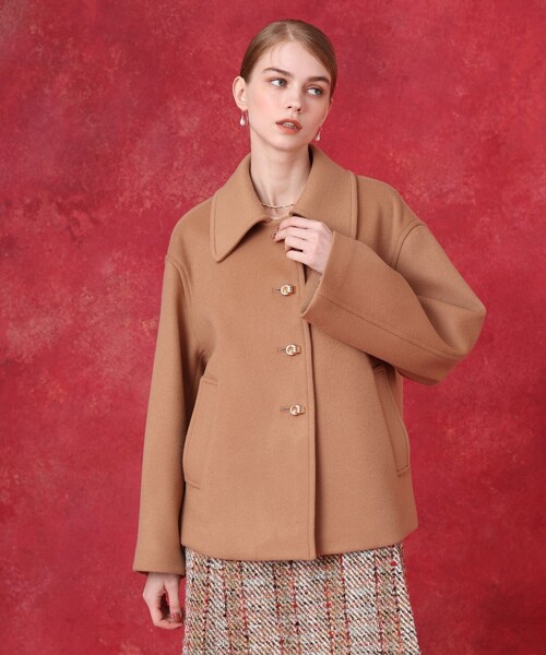 LOULOU WILLOUGHBY(ルルウィルビー)の「シャルムビーバーショートコート(ダッフルコート・レディース・キャメル/レッド/ブラック・2)」の14枚目の写真
