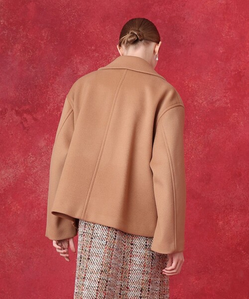 LOULOU WILLOUGHBY(ルルウィルビー)の「シャルムビーバーショートコート(ダッフルコート・レディース・キャメル/レッド/ブラック・2)」の16枚目の写真