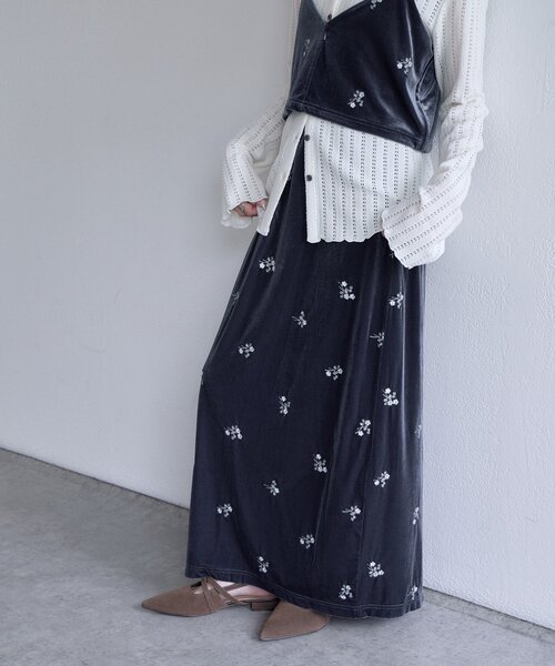 DISCOAT(ディスコート)の「【WEB限定】ベロア刺繍ナロースカート(スカート・レディース・ブラック/チャコールグレー/ブラウン・FREE)」の9枚目の写真