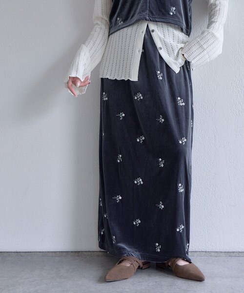 DISCOAT(ディスコート)の「【WEB限定】ベロア刺繍ナロースカート(スカート・レディース・ブラック/チャコールグレー/ブラウン・FREE)」の10枚目の写真