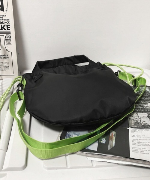 WYZ wear（ダブリューワイジィーウェア）の「2WAY巾着ナイロンショルダーバッグ/ペットボトル収納可（ショルダーバッグ・メンズ・ブラック/ブラック系その他・FREE）」の19枚目の写真