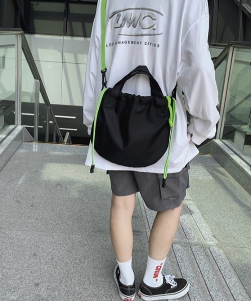 WYZ wear（ダブリューワイジィーウェア）の「2WAY巾着ナイロンショルダーバッグ/ペットボトル収納可（ショルダーバッグ・メンズ・ブラック/ブラック系その他・FREE）」の13枚目の写真