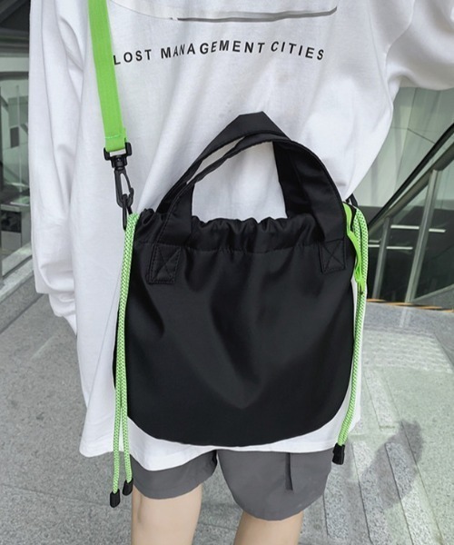 WYZ wear（ダブリューワイジィーウェア）の「2WAY巾着ナイロンショルダーバッグ/ペットボトル収納可（ショルダーバッグ・メンズ・ブラック/ブラック系その他・FREE）」の11枚目の写真
