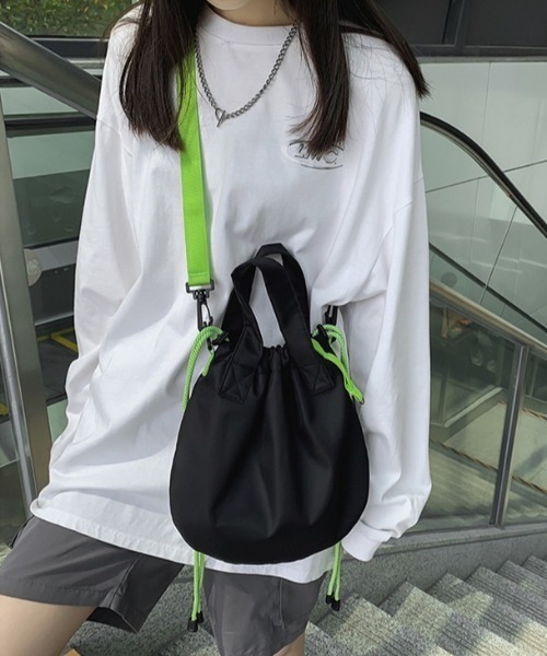 WYZ wear（ダブリューワイジィーウェア）の「2WAY巾着ナイロンショルダーバッグ/ペットボトル収納可（ショルダーバッグ・メンズ・ブラック/ブラック系その他・FREE）」の9枚目の写真
