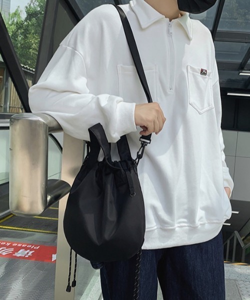 WYZ wear（ダブリューワイジィーウェア）の「2WAY巾着ナイロンショルダーバッグ/ペットボトル収納可（ショルダーバッグ・メンズ・ブラック/ブラック系その他・FREE）」の6枚目の写真