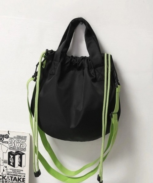 WYZ wear（ダブリューワイジィーウェア）の「2WAY巾着ナイロンショルダーバッグ/ペットボトル収納可（ショルダーバッグ・メンズ・ブラック/ブラック系その他・FREE）」の17枚目の写真