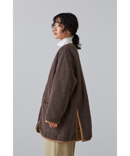 YLEVE(イレーヴ)の「LAVENHAM × YLEVE / COLLARLESS ZIP CO(ダウンジャケット/コート・レディース・カーキ・0)」の2枚目の写真