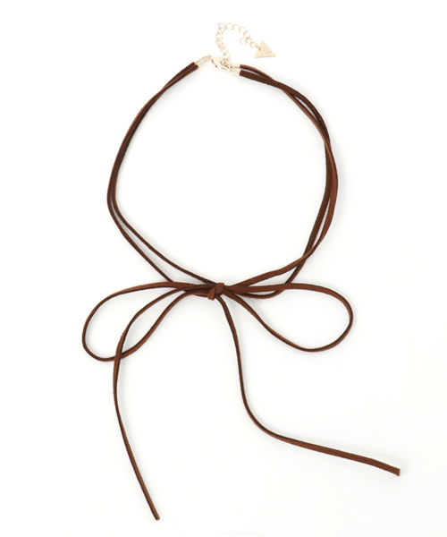 Me%（ミィパーセント）の「スウェードリボンチョーカー 726556（チョーカー・レディース・ブラック/ライトピンク/ホワイト系その他/キャメル/グレー・FREE）」の4枚目の写真