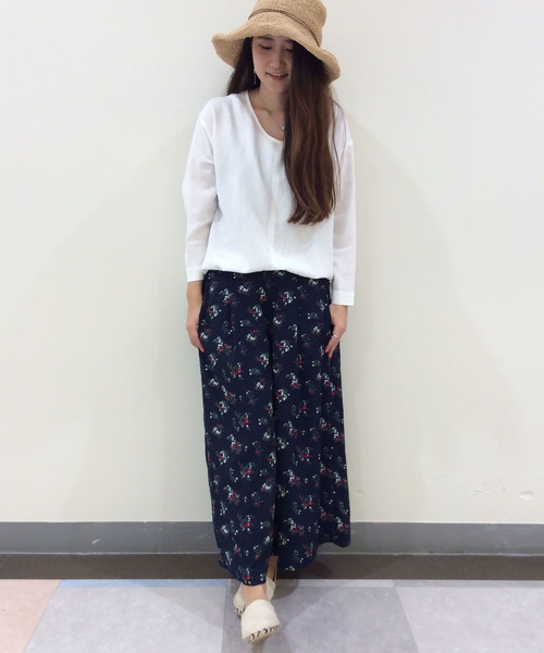 LBC(エルビーシー)の「花柄プリントイージーパンツ(その他パンツ・レディース・ネイビー/イエロー・M/L/MEDIUM/LARGE)」の2枚目の写真