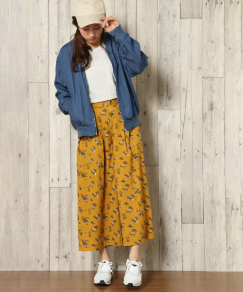 LBC(エルビーシー)の「花柄プリントイージーパンツ(その他パンツ・レディース・ネイビー/イエロー・M/L/MEDIUM/LARGE)」の1枚目の写真