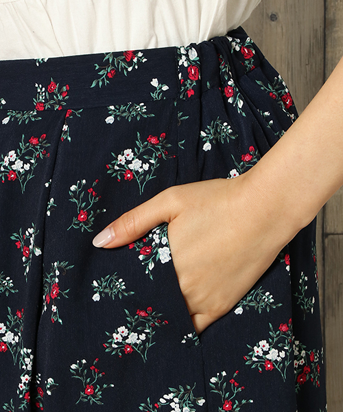 LBC(エルビーシー)の「花柄プリントイージーパンツ(その他パンツ・レディース・ネイビー/イエロー・M/L/MEDIUM/LARGE)」の6枚目の写真