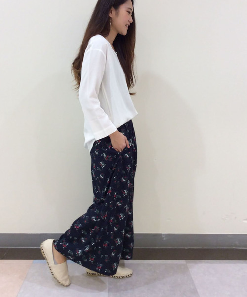 LBC(エルビーシー)の「花柄プリントイージーパンツ(その他パンツ・レディース・ネイビー/イエロー・M/L/MEDIUM/LARGE)」の12枚目の写真