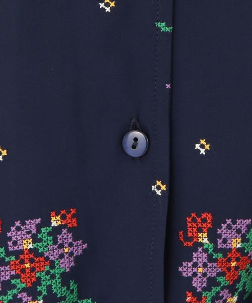 Another Edition(アナザーエディション)の「フラワークロスステッチ刺繍ブラウス ◆(シャツ/ブラウス・レディース・ナチュラル/ネイビー/イエロー・フリー)」の4枚目の写真