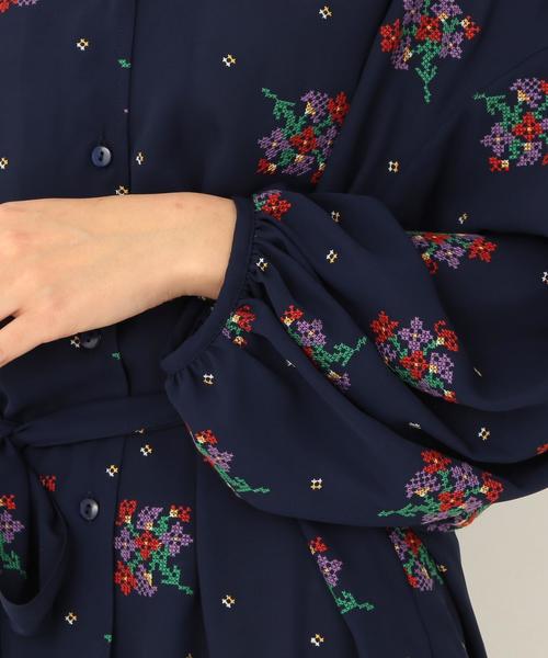 Another Edition(アナザーエディション)の「フラワークロスステッチ刺繍ブラウス ◆(シャツ/ブラウス・レディース・ナチュラル/ネイビー/イエロー・フリー)」の6枚目の写真