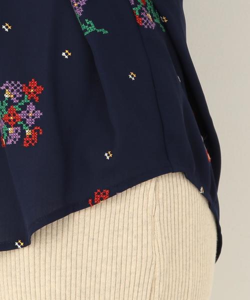 Another Edition(アナザーエディション)の「フラワークロスステッチ刺繍ブラウス ◆(シャツ/ブラウス・レディース・ナチュラル/ネイビー/イエロー・フリー)」の15枚目の写真