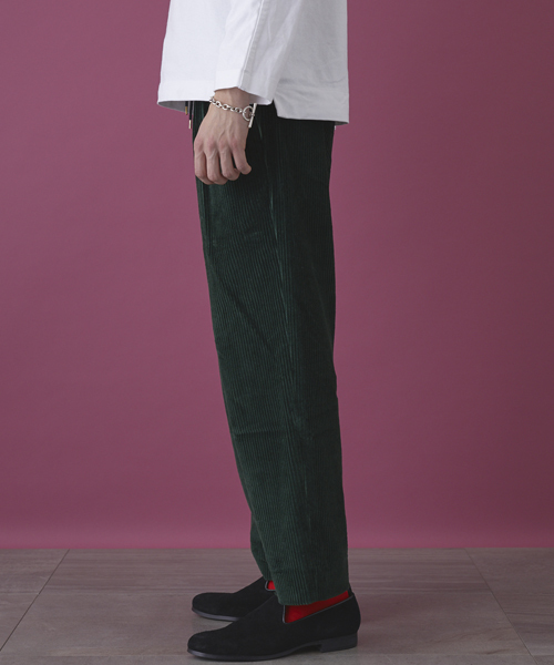 STUDIOUS（ステュディオス）の「コーデュロイ2タックワイドパンツ（その他パンツ・メンズ・グリーン/ブラウン・2/1）」の7枚目の写真