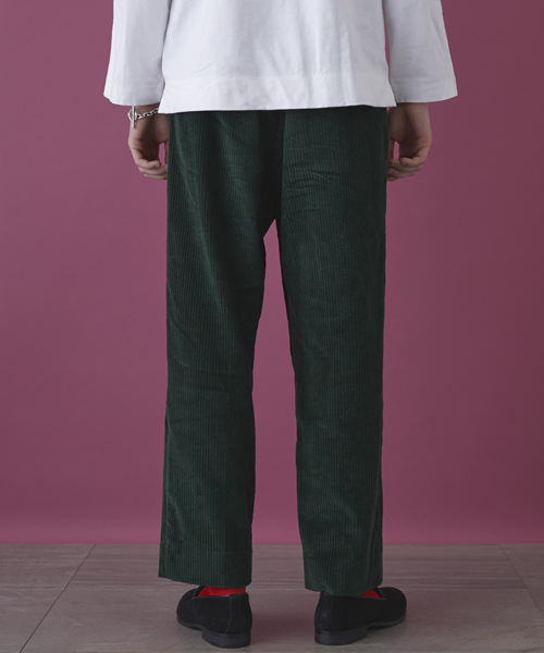 STUDIOUS（ステュディオス）の「コーデュロイ2タックワイドパンツ（その他パンツ・メンズ・グリーン/ブラウン・2/1）」の8枚目の写真