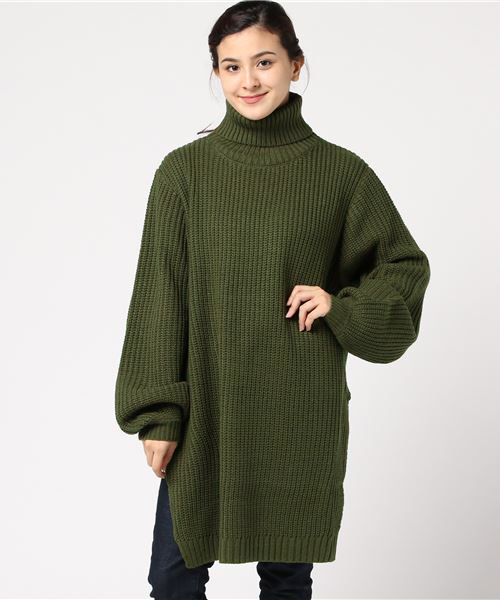 PUNYUS（プニュズ）の「スリットタートルニットワンピ（ワンピース・レディース・カーキ/レッド/グレー/ブラック・4/2/3/1）」の11枚目の写真