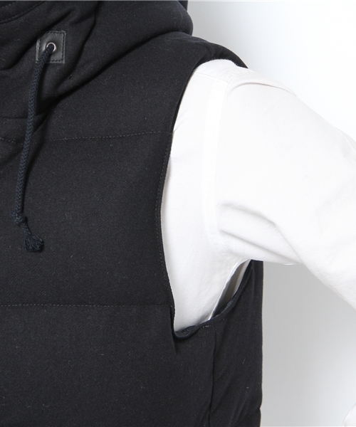 And A(アンドエー)の「B-7 DOWN VEST(ダウンベスト・メンズ・オリーブ/ネイビー/キャメル・44/42)」の8枚目の写真