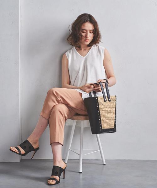 UNITED ARROWS（ユナイテッドアローズ）の「UBCS フレア ノースリーブニット（ニット/セーター・レディース・オフホワイト/コバルトブルー/ブラック・フリー）」の2枚目の写真