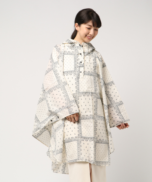 KOBE LETTUCE（コウベレタス）の「持ち歩きに便利なポーチSET！レインポンチョ/レインコート/かっぱ/雨合羽/レディース[J508]神戸レタス（レインコート/ポンチョ・レディース・ホワイト系その他/グレー系その他/グリーン系その他/レッド系その他/ブルー系その他/ホワイト系その他2・FREE）」の2枚目の写真