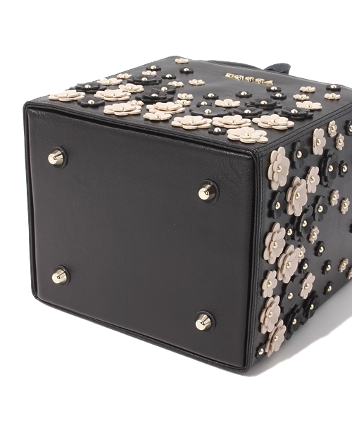 TOCCA（トッカ）の「FLOWER DROP LEATHER BAG