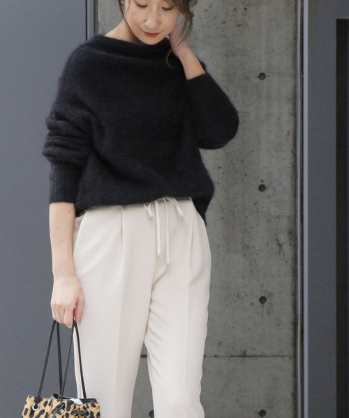 Liesse(リエス)の「ヘアリーニットボートネックプルオーバー(ニット/セーター・レディース・バーガンディー/ブラック/ネイビー/キャメル・FREE)」の11枚目の写真