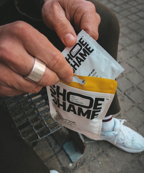 SHOE SHAME(シューシェイム)の「〈SHOE SHAME/シューシェイム〉WIPE AND WALK クリーニングシート10枚入り シューケア用品(シューケア用品・メンズ・ホワイト×イエロー・FREE)」の8枚目の写真