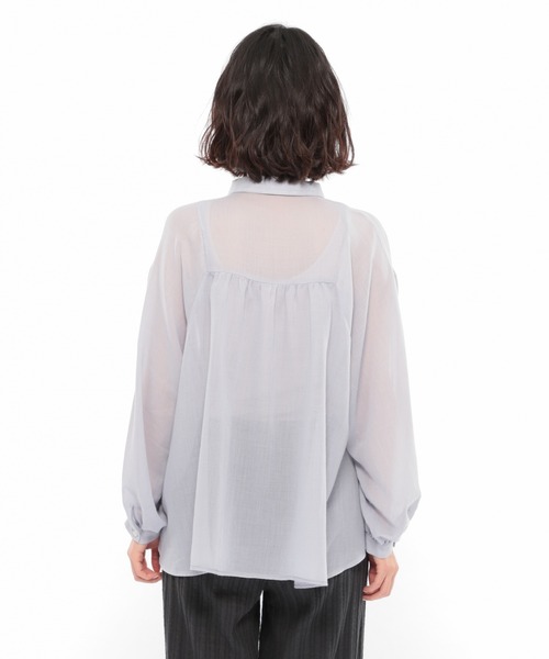 LAKOLE(ラコレ)の「シャーリングシアーブラウス / LAKOLE(シャツ/ブラウス・レディース・ベージュ/ライトブルー/スモーク/アイボリー・SMALL/MEDIUM)」の13枚目の写真