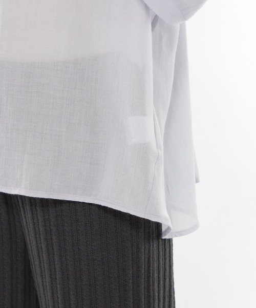 LAKOLE(ラコレ)の「シャーリングシアーブラウス / LAKOLE(シャツ/ブラウス・レディース・ベージュ/ライトブルー/スモーク/アイボリー・SMALL/MEDIUM)」の8枚目の写真